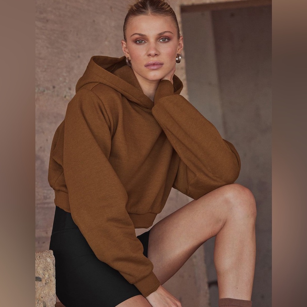 ALO | Cropped Headliner Shoulder Pad Hoodie